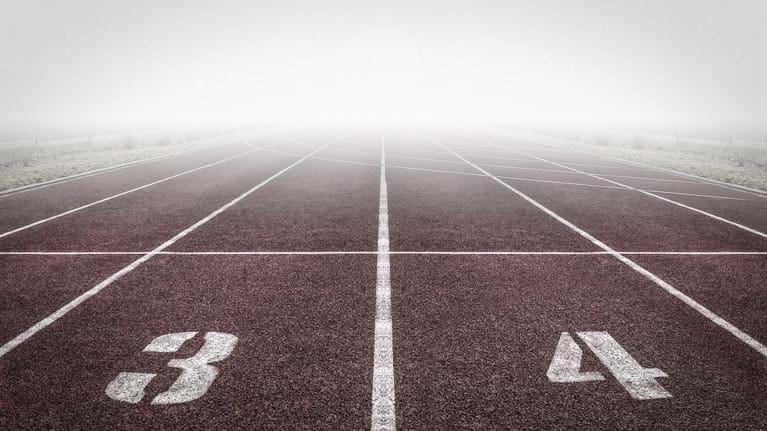 Salida de una pista de atletismo - En reversa te facilitamos el camino